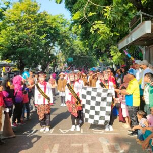 Semarak HUT RI ke 78, 23 SDN/MI se Kecamatan Gresik Meriahkan Lomba Gerak Jalan
