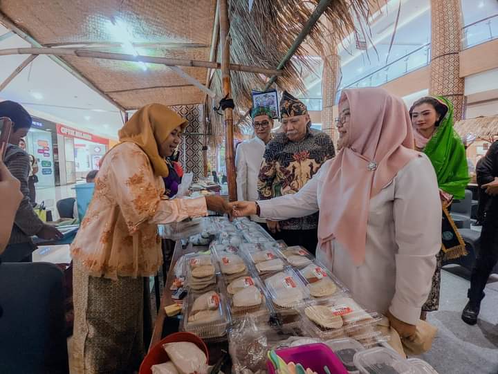 Pasar Djadoel Grissee, Makanan Tradisional Jadul Khas Gresik Dalam Mall