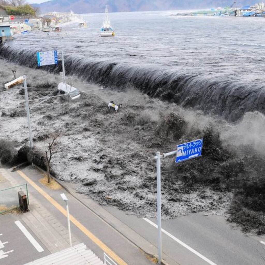 Tsunami: Pengertian, Penyebab, dan Dampaknya