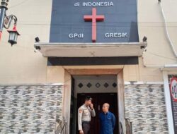 Wujud Pelayanan Prima, Polres Gresik Laksanakan Pengaman Gereja