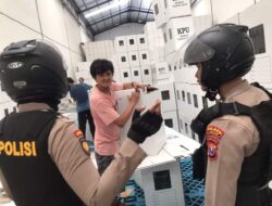 Secara Masif Polres Gresik Terjunkan Personil Jaga Keamanan Gudang Logistik KPU