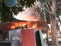 Breaking News: Pasar Baru II Gresik Terbakar, Puluhan Lapak Pedagang Ludes