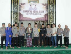 Ustadz H.M. Muchsin Monhamir Ajak Personil Polres Gresik Selalu Bersyukur