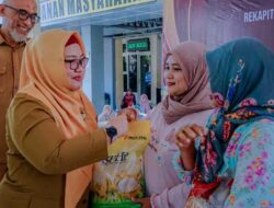 Bantu Warga, Pemkab Gresik Gelar Pasar Sembako Murah
