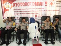 Kapolres Gresik ikut Donor Darah Peringatan Hari Pers Nasional 2024 Bersama KWG