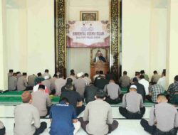 Polres Gresik Perkuat Karakter Melalui Binrohtal dan Tadarus bersama Ustadz Abdul Rouf