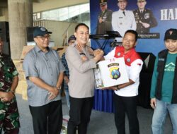 Polres Gresik bersama Buruh gelar Baksos MayDay