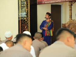 Polres Gresik Gelar Binrohtal bareng Ustadz Alumul Huda Tingkatkan Keimanan Anggota