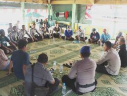 Polres Gresik Mendengar Aspirasi Nelayan Lumpur dalam Jumat Curhat