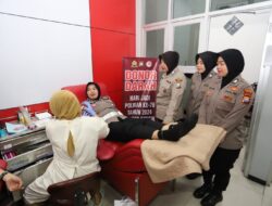 Hari Jadi ke-76, Polwan Gresik Donorkan Darah Bentuk Kepedulian Terhadap Sesama