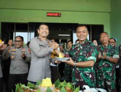 Solidaritas Kian Menguat, Polres Gresik Beri Kejutan HUT TNI ke 79 di Kodim 0817/Gresik