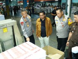 Pastikan Kesiapan Surat Suara, Kapolres Gresik Dampingi Forkopimda Jatim ke PT. Temprina