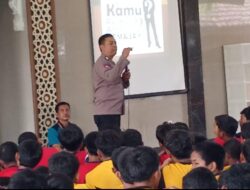 Bhabinkamtibmas Edukasi Siswa SMPN 28 Gresik tentang Bahaya Narkoba
