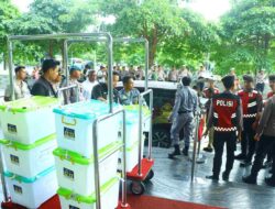 Polres Gresik Gelar Pengamanan Rapat Pleno Terbuka Rekapitulasi Hasil Pilkada 2024 di Hotel Santika