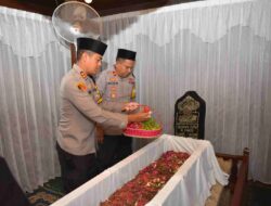 Kapolres Gresik Ziarah ke Makam Tokoh Penyebar Islam: Menghormati dan Mengenang Jasa Leluhur