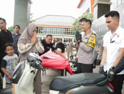Terharu Ibu Eva Ucapkan Terimakasih ke Kapolres Gresik, Motor Dicuri Kembali
