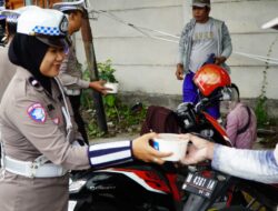 Kepedulian Satlantas Polres Gresik Kepada Warga melalui Jumat Berkah