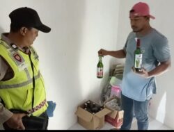 Puluhan Botol Miras Diamankan dalam Razia Polsek Ujung Pangkah