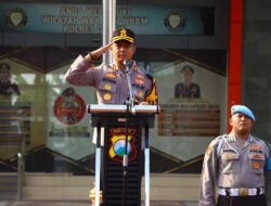 Kapolres Gresik Tegaskan Larangan Truk Melintas saat Jam Operasional dan Truk Muat MBLB Wajib Ditutup Terpal