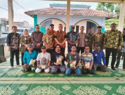 Wabup Gresik Serahkan Bantuan untuk Nelayan yang Terdampak Cuaca Ekstrem