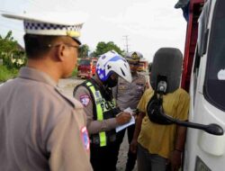 Satlantas Polres Gresik Gelar Penertiban Angkutan Barang di Sidayu