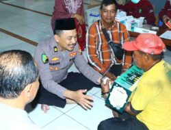 Peduli Kesehatan Warga di Bulan Ramadhan, Polres Gresik Gelar Bakti Sosial Kesehatan dan Pembagian Sembako