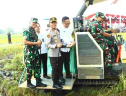 Kapolres Gresik Hadiri Panen Raya Padi Serentak di Driyorejo, Terhubung Langsung dengan Presiden Prabowo