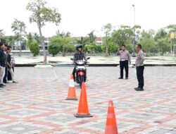 Polres Gresik Gelar Edukasi Keselamatan Berkendara dan Bahaya Narkoba bagi Pelajar di Pesantren