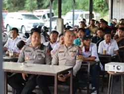 Tingkatkan Keselamatan di Jalan Raya, Satlantas Polres Gresik Sosialisasi Safety Driving Sambil Ngopi Bareng Driver Ambulans