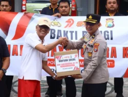 Polres Gresik Bersih-Bersih dan Salurkan Bansos ke Tempat Ibadah, Bhakti Religi Peringati Hari Bhayangkara ke-79 di Gresik