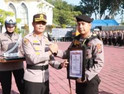 Polri Presisi, Kapolres Gresik Beri Penghargaan Personel Berprestasi