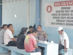 Polantas Menyapa Warga, Satlantas Polres Gresik Edukasi Tertib Berlalu Lintas di Kawasan Pelabuhan