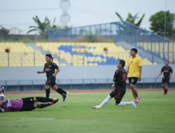 Olahraga Bersama di Stadion Gejos Meriahkan Hari Bhayangkara ke-79 Polres Gresik: Perkuat Sinergi dan Kebersamaan