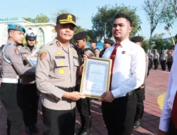 Kapolres Gresik Pimpin Upacara Kenaikan Pangkat Pengabdian dan Penghargaan Personel Berprestasi