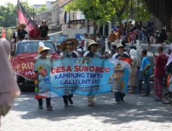 Satlantas Polres Gresik Edukasi Warga Lewat Karnaval HUT RI ke-80