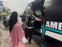 Ambulans Gratis Polres Gresik Bantu Pasien Anak Asal Panceng Kontrol ke RSUD Soetomo Surabaya
