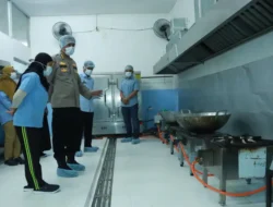Polres Gresik Komitmen Jaga Kualitas dan Kebersihan Program Makanan Bergizi, Didampingi Itwasda Polda Jatim