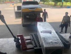 Kepedulian Polres Gresik, Antar Jenazah Pahlawan Devisa Asal Lowayu hingga Rumah Duka Gratis