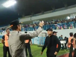 Pengamanan Humanis Polres Gresik Jaga Derby Jatim, Persik vs Persebaya Berjalan Aman dan Tertib