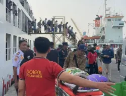 Perjalanan Jauh dari Pulau Bawean, Halimatus Disambut Ambulans Gratis Polres Gresik untuk Lanjut Berobat