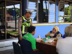 Pastikan Keselamatan Nataru, Polres Gresik Gelar Rampcheck dan Tes Urine Driver Angkutan Umum
