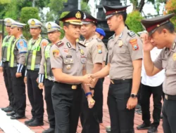 Momen Haru, Kapolres Gresik AKBP Rovan Richard Mahenu Pimpin Apel Terakhir Titipkan Doa untuk Anggota
