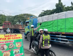 Tekan Pelanggaran Lalu Lintas, Satlantas Polres Gresik Turunkan Personel di Simpang Bunder