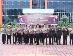 Kapolres Gresik Apresiasi Dedikasi Personel, 63 Anggota Terima Penghargaan dan Satyalancana