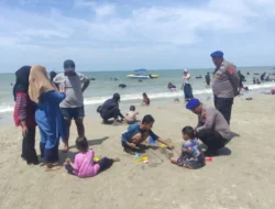 Liburan Aman dan Nyaman, Satpolairud Polres Gresik Siaga di Pantai Dalegan Gresik