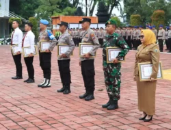 Apresiasi “Jogo Gresik”, 17 Personel dan 2 Masyarakat Terima Penghargaan dari Kapolres Gresik