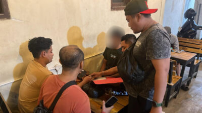 Satreskrim Polres Gresik Ringkus Pengedar 2 Kg Serbuk Petasan di Warkop Desa Pelemwatu