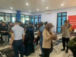 60 Penumpang Bawean Terlantar Semalaman, Polres Gresik dan Pelindo Hadir Beri Solusi dan Kepastian