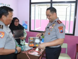 Polres Gresik Dukung Program Presiden, Kapolres Tinjau SPPG dan MBG di SLB Kemala Bhayangkari 2