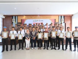 Kapolres Gresik Beri Reward Personel Berprestasi, Dorong Semangat Pengabdian dan Pelayanan